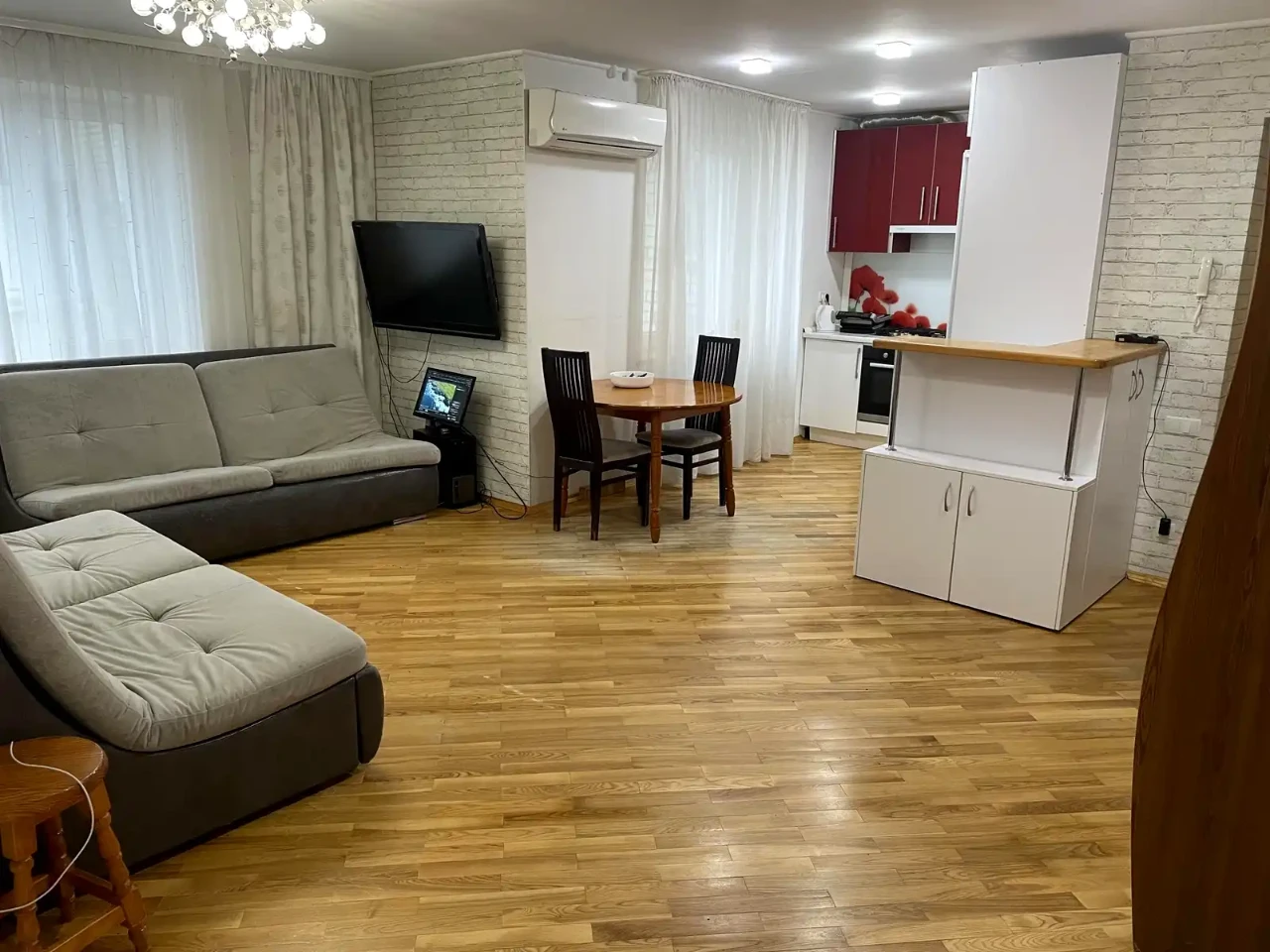 Оренда квартири 4-кімн. 75 м² 7/9 пов.