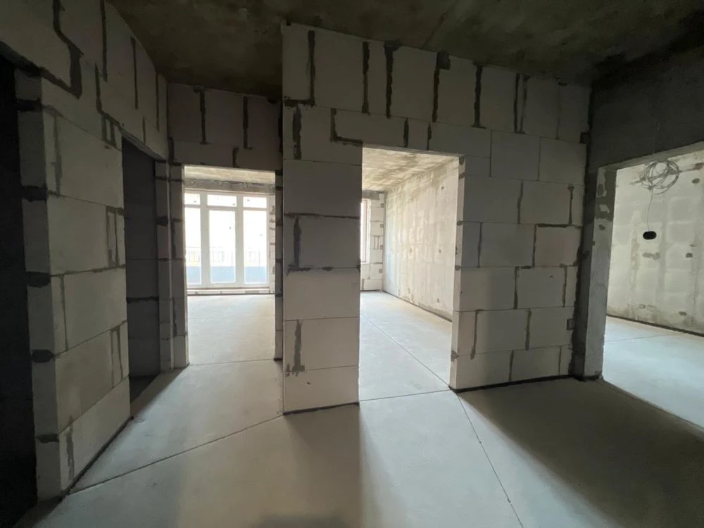 Продам 2 к квартиру ЖК Четыри Сезона с кладовкой.Без Комисси