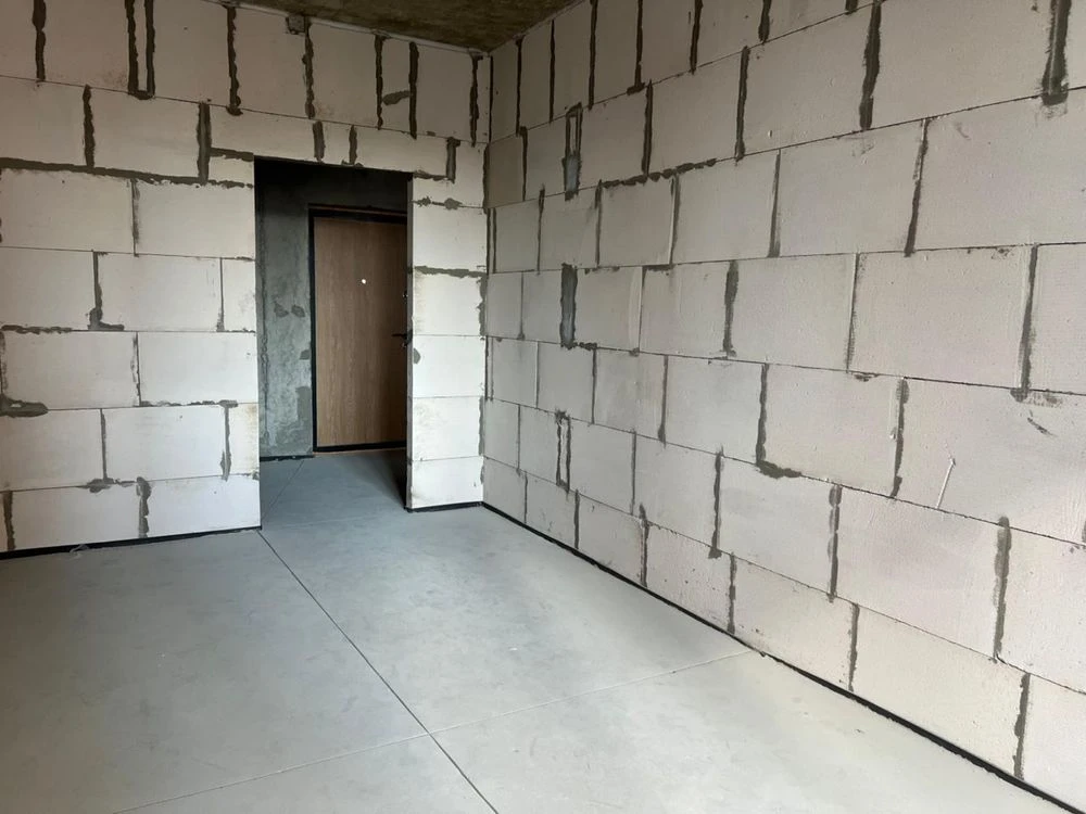 Продам 2 к квартиру ЖК Четыри Сезона с кладовкой.Без Комисси