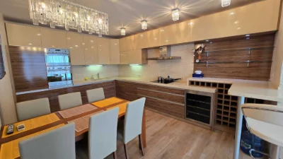Apartment near the park, St. Shevchenko 32, for sale from the owner.