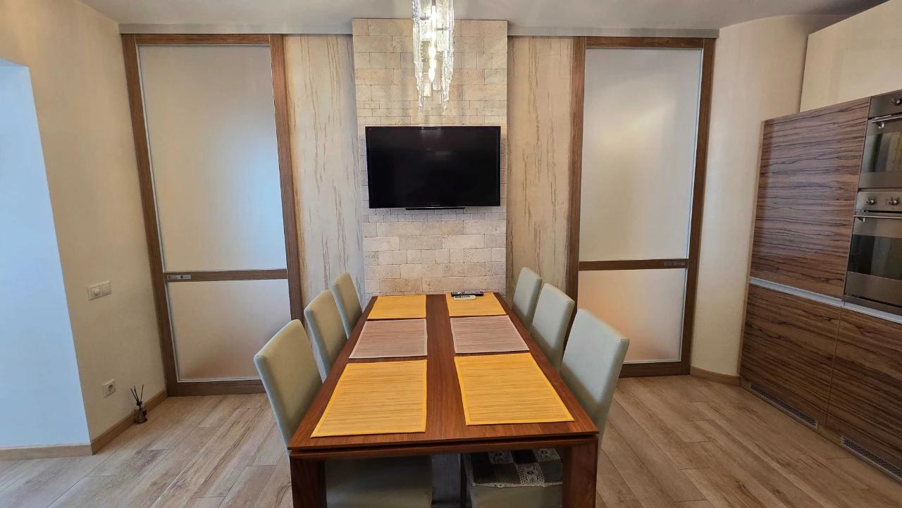 Apartment near the park, St. Shevchenko 32, for sale from the owner.