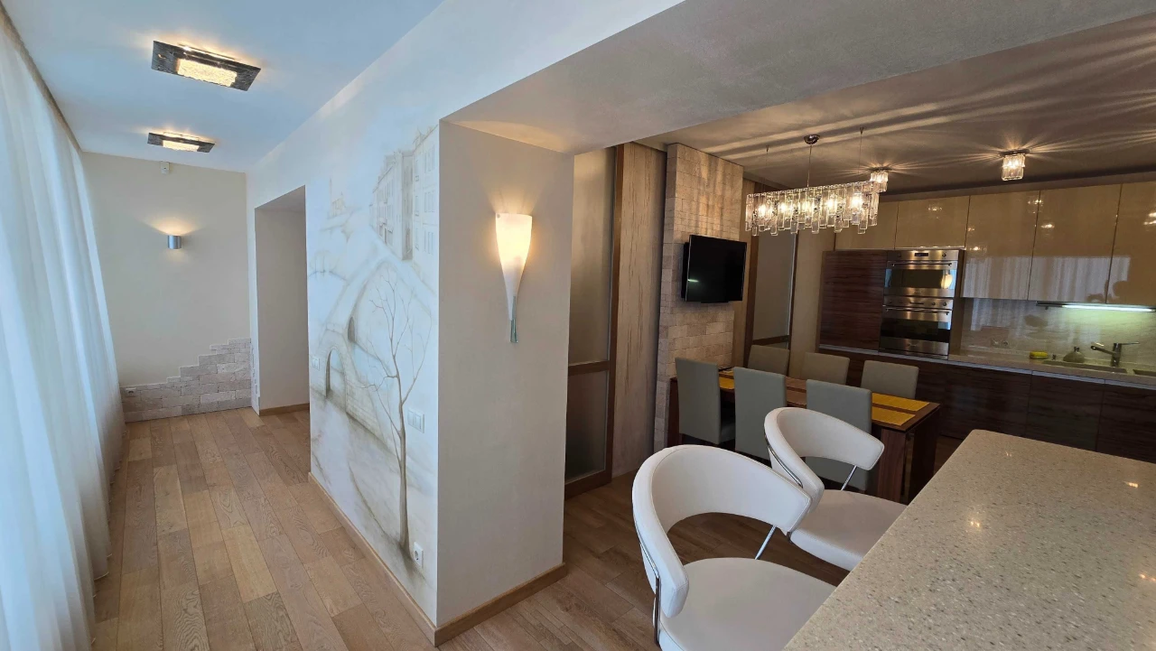 Apartment near the park, St. Shevchenko 32, for sale from the owner.