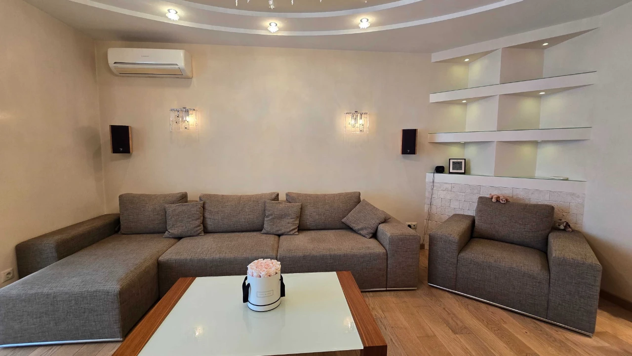 Apartment near the park, St. Shevchenko 32, for sale from the owner.