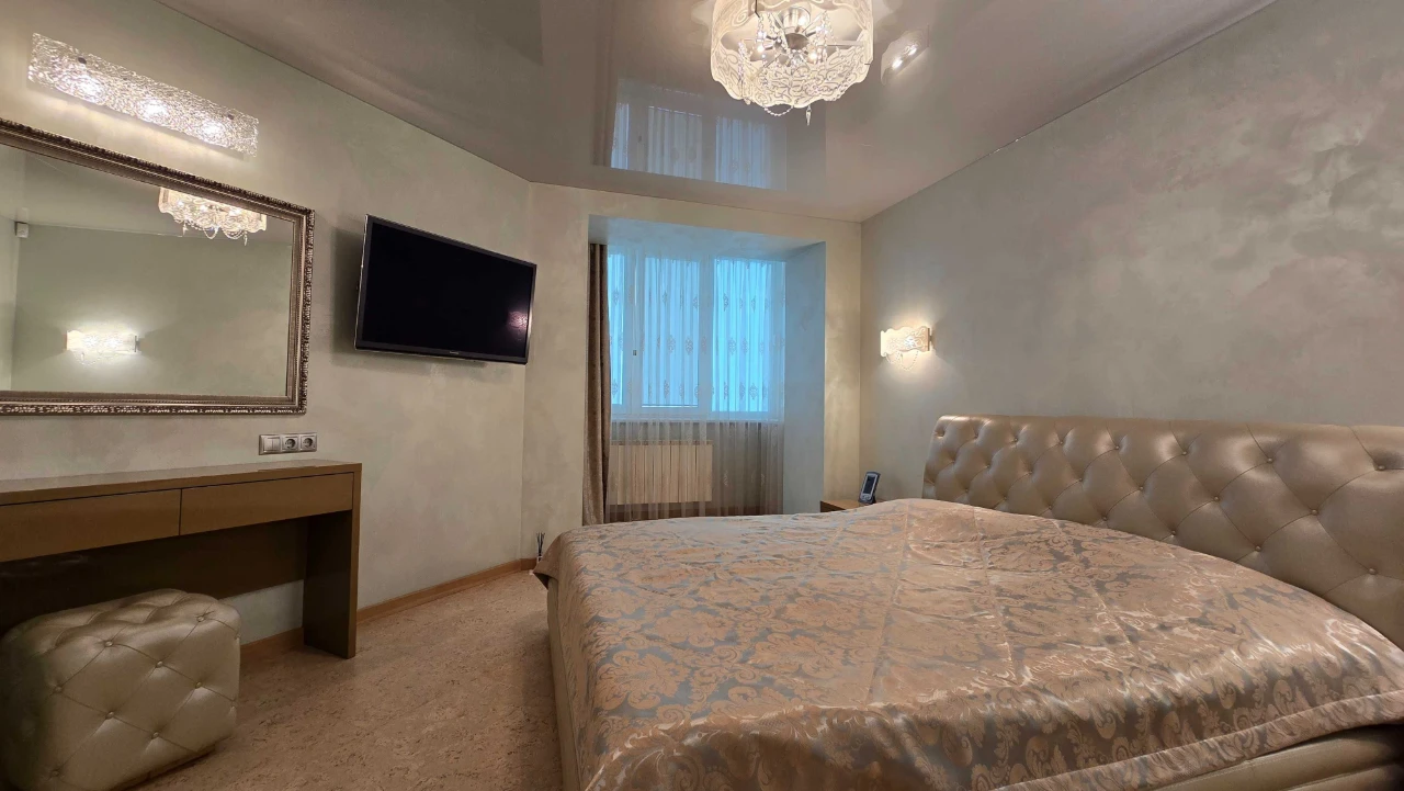 Apartment near the park, St. Shevchenko 32, for sale from the owner.