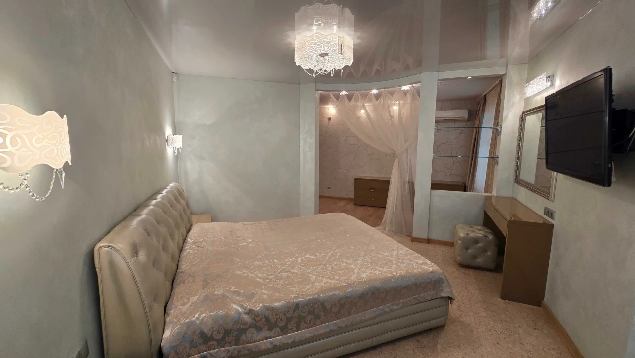 Apartment near the park, St. Shevchenko 32, for sale from the owner.