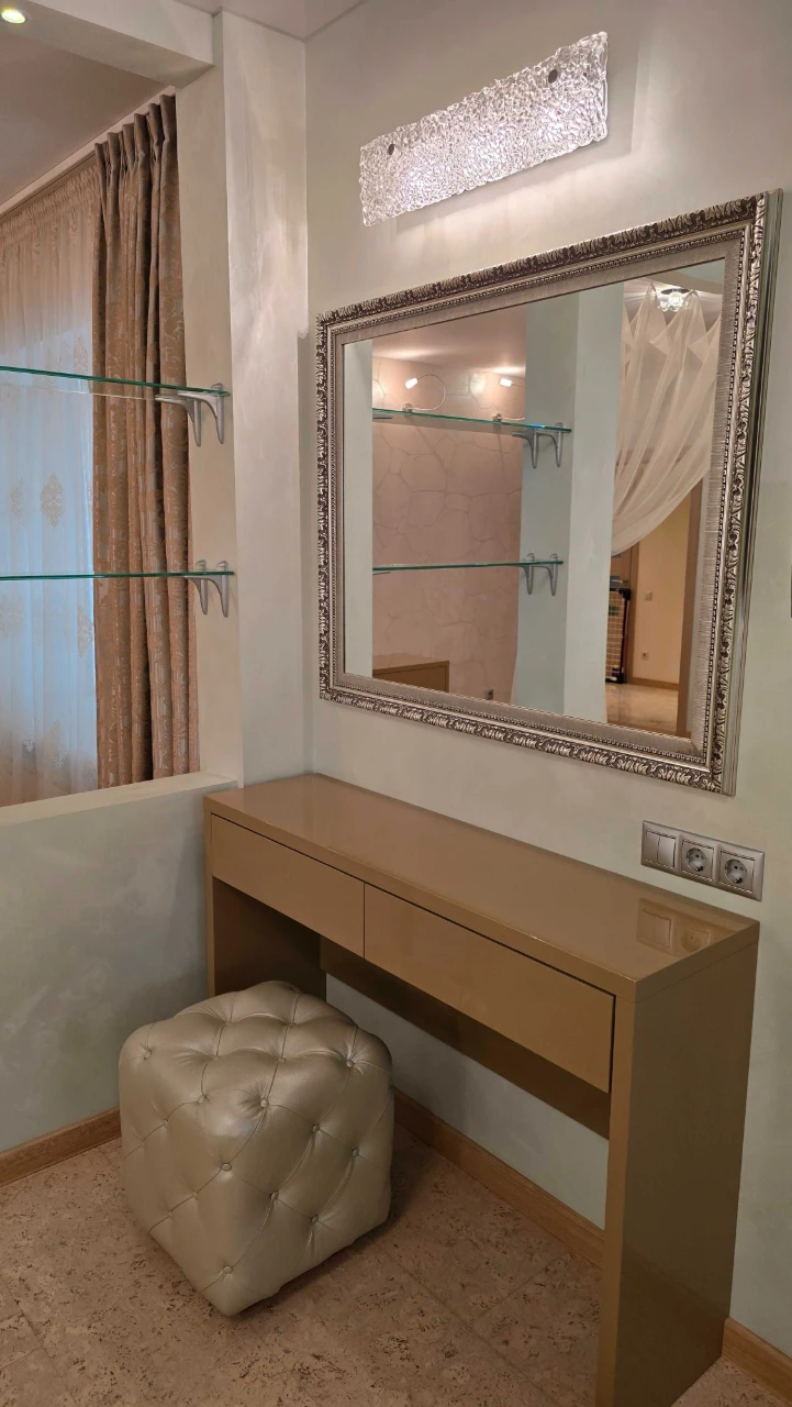 Apartment near the park, St. Shevchenko 32, for sale from the owner.
