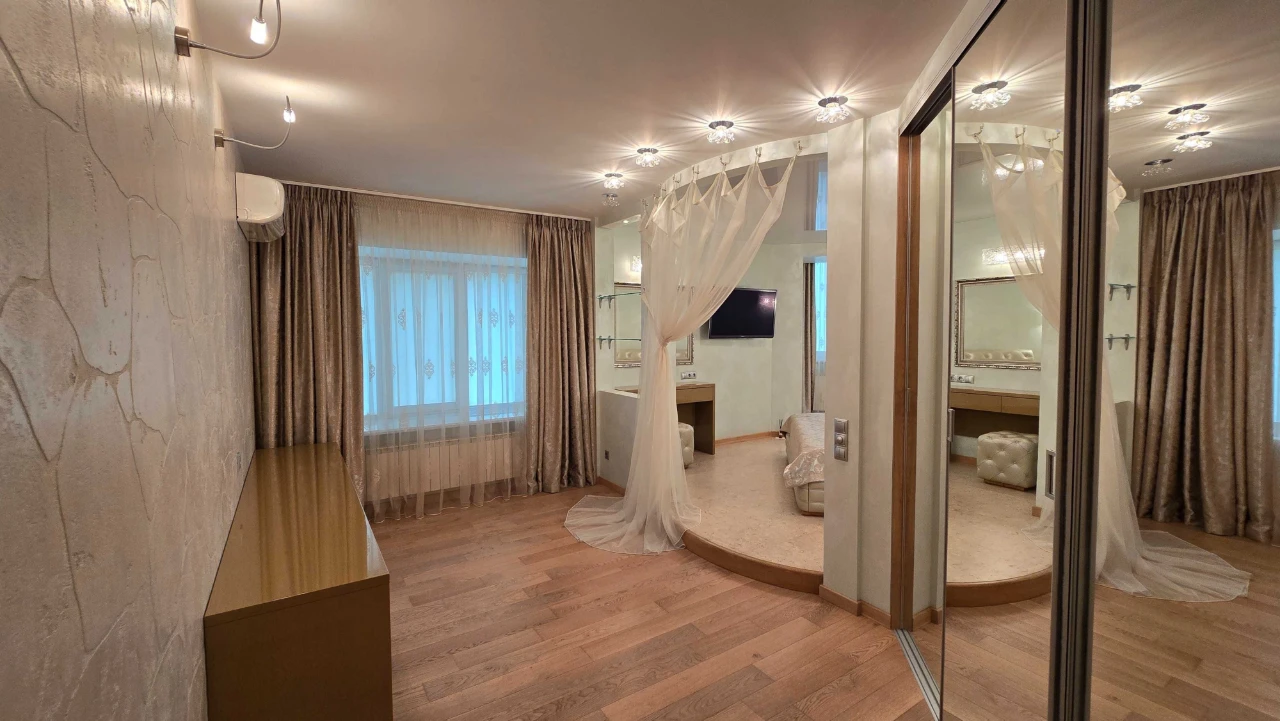 Apartment near the park, St. Shevchenko 32, for sale from the owner.