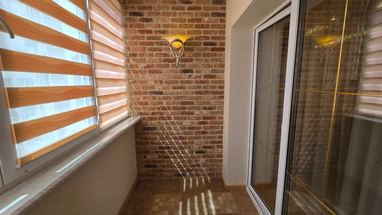 Apartment near the park, St. Shevchenko 32, for sale from the owner.