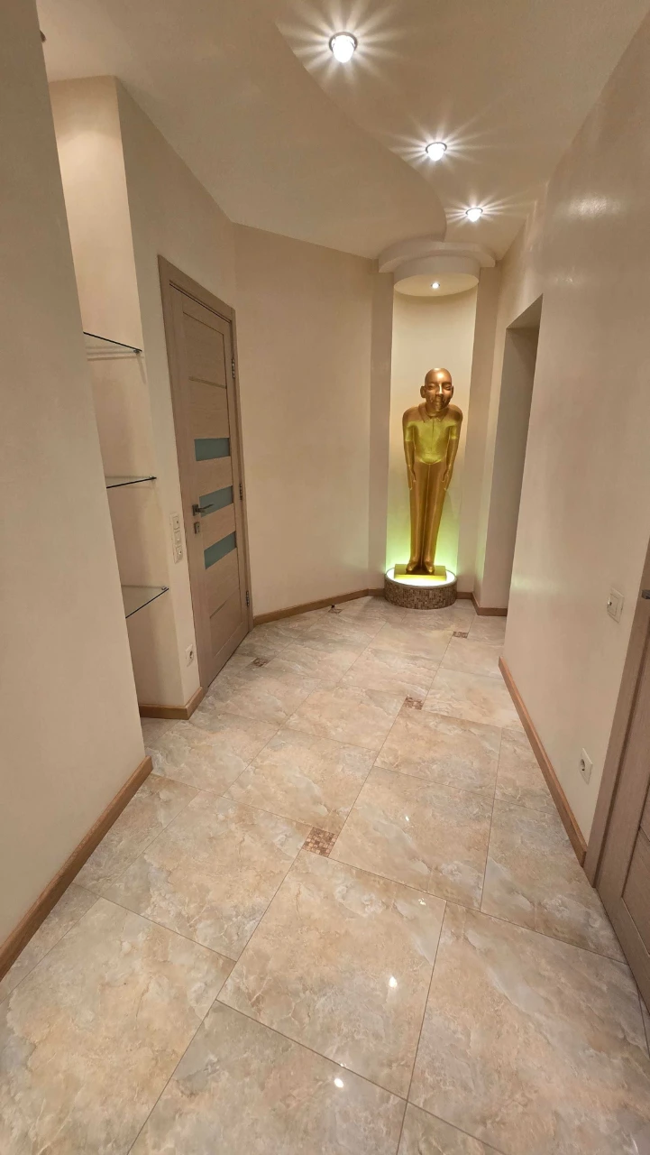 Apartment near the park, St. Shevchenko 32, for sale from the owner.