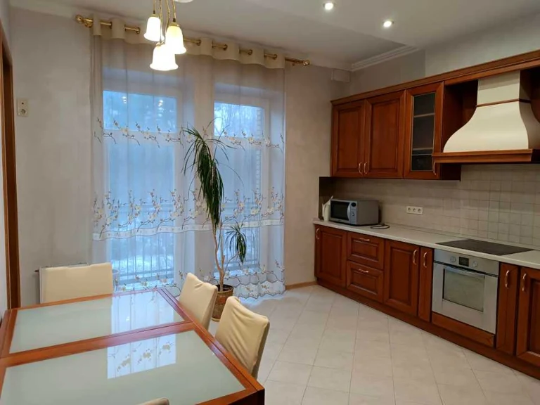 Apartment. Kyiv, Nazariyska St.