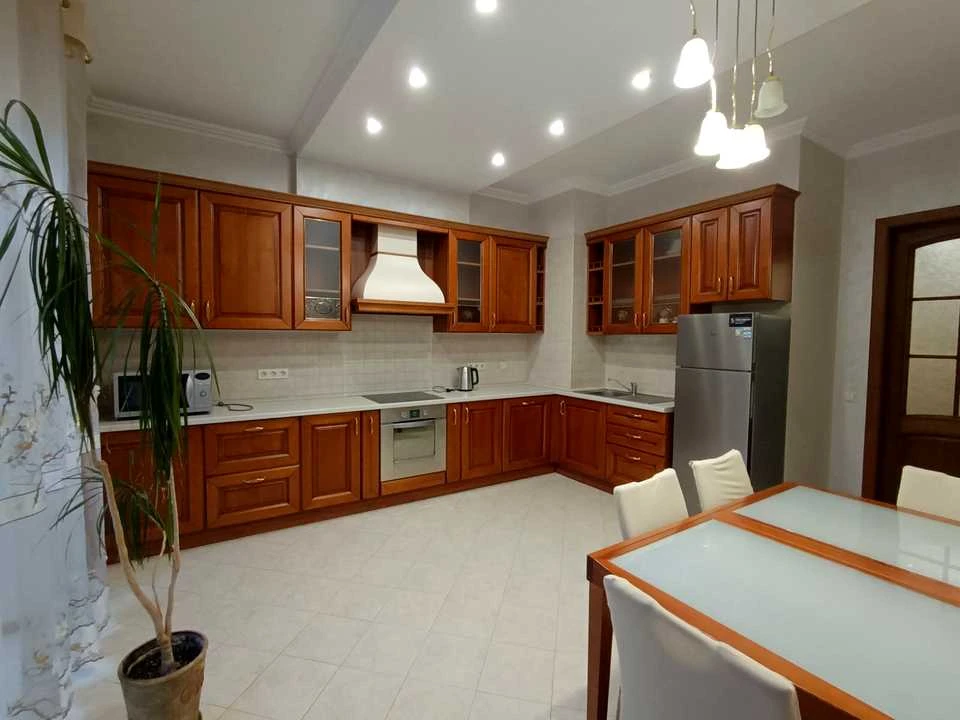 Apartment. Kyiv, Nazariyska St.