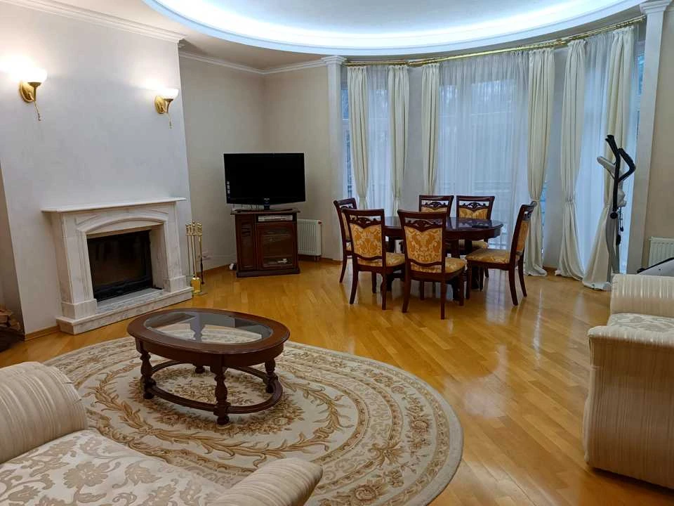 Apartment. Kyiv, Nazariyska St.