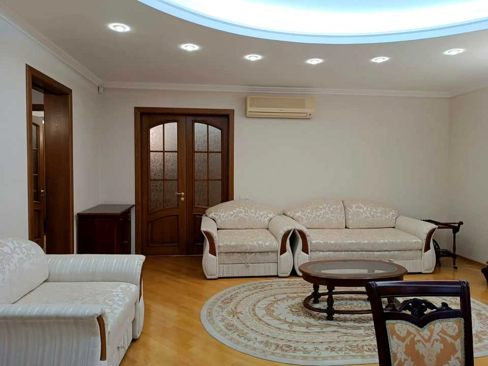Apartment. Kyiv, Nazariyska St.