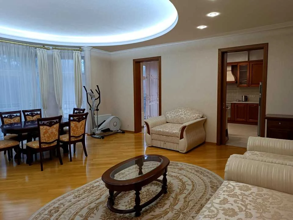 Apartment. Kyiv, Nazariyska St.