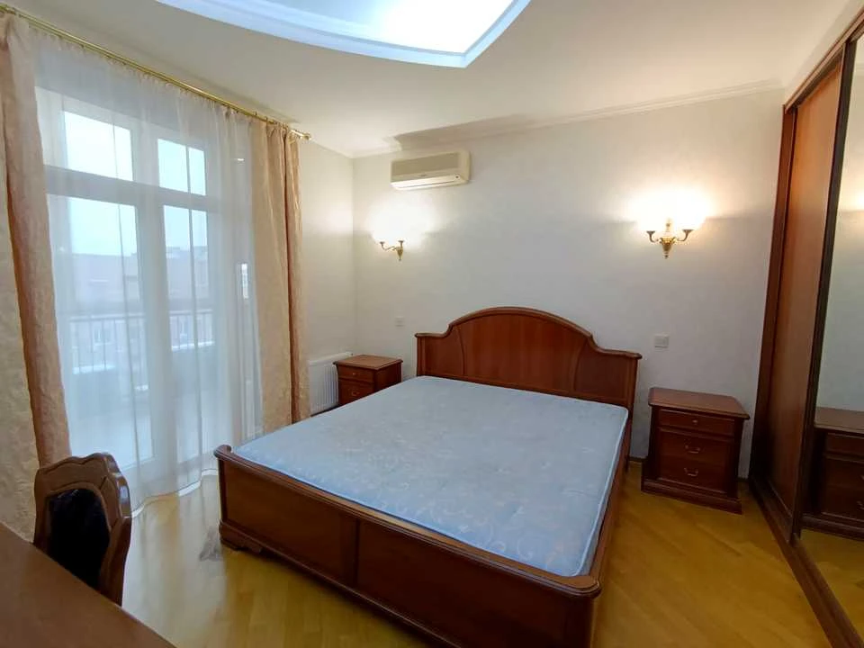 Apartment. Kyiv, Nazariyska St.