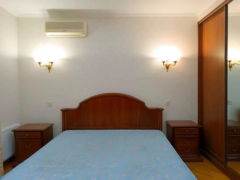 Apartment. Kyiv, Nazariyska St.