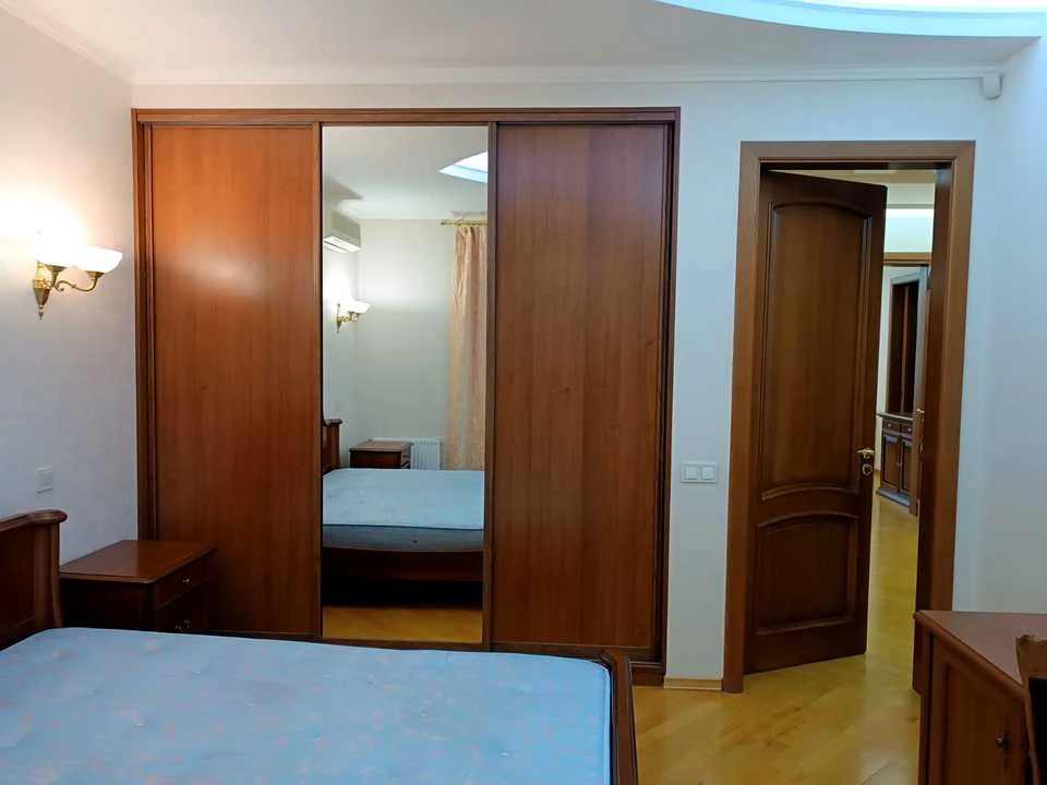 Apartment. Kyiv, Nazariyska St.