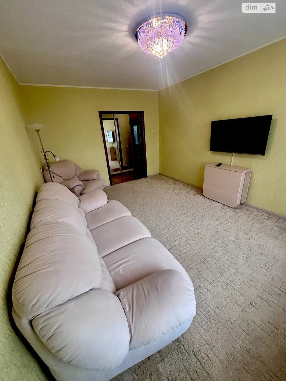 Sale of 3-room Apartment in Liovoberezniy