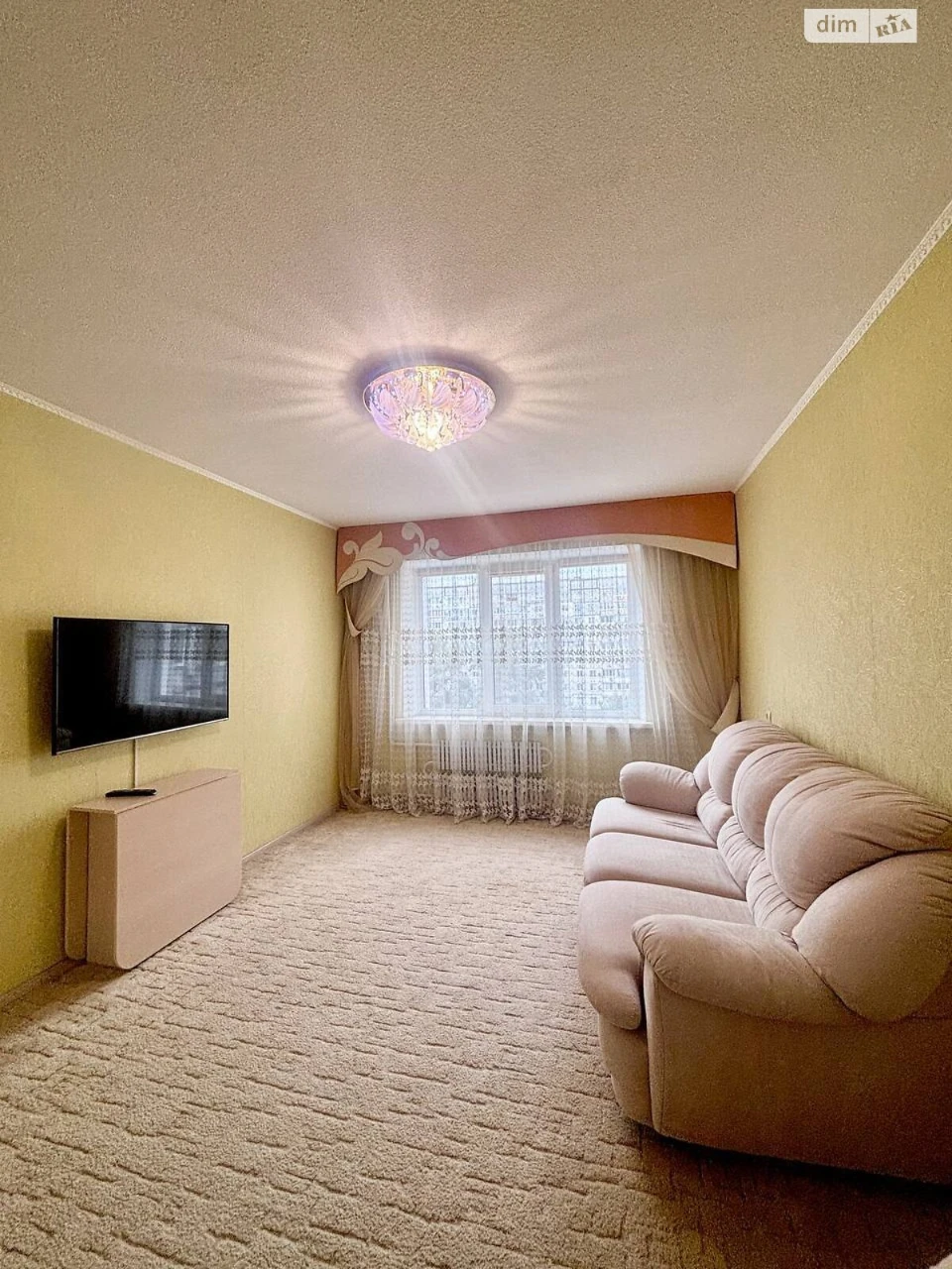 Sale of 3-room Apartment in Liovoberezniy