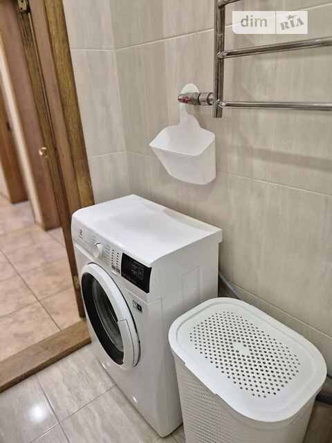 For sale 2-room apartment 78 sq. m on Dniprovska embankment 15K • ID 346