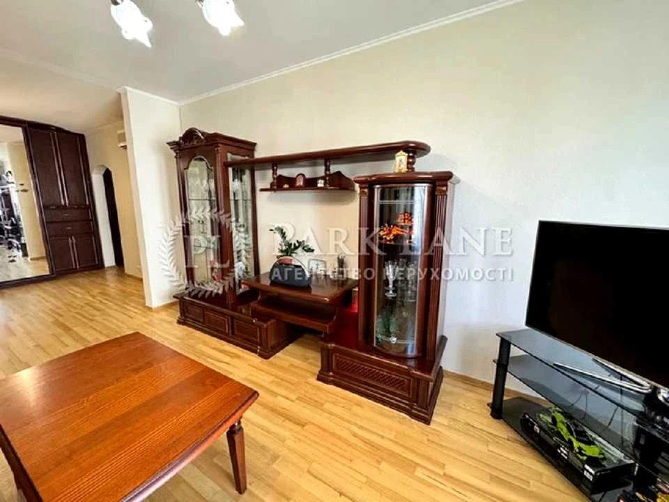 Квартира. Київ, Мілютенка вул.