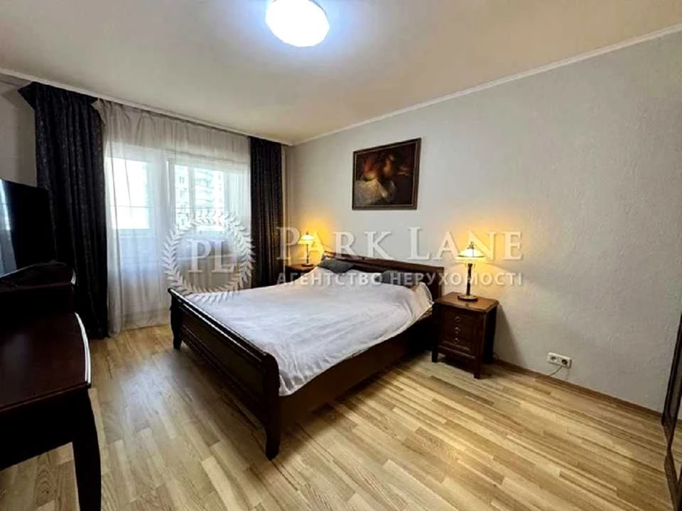 Квартира. Київ, Мілютенка вул.