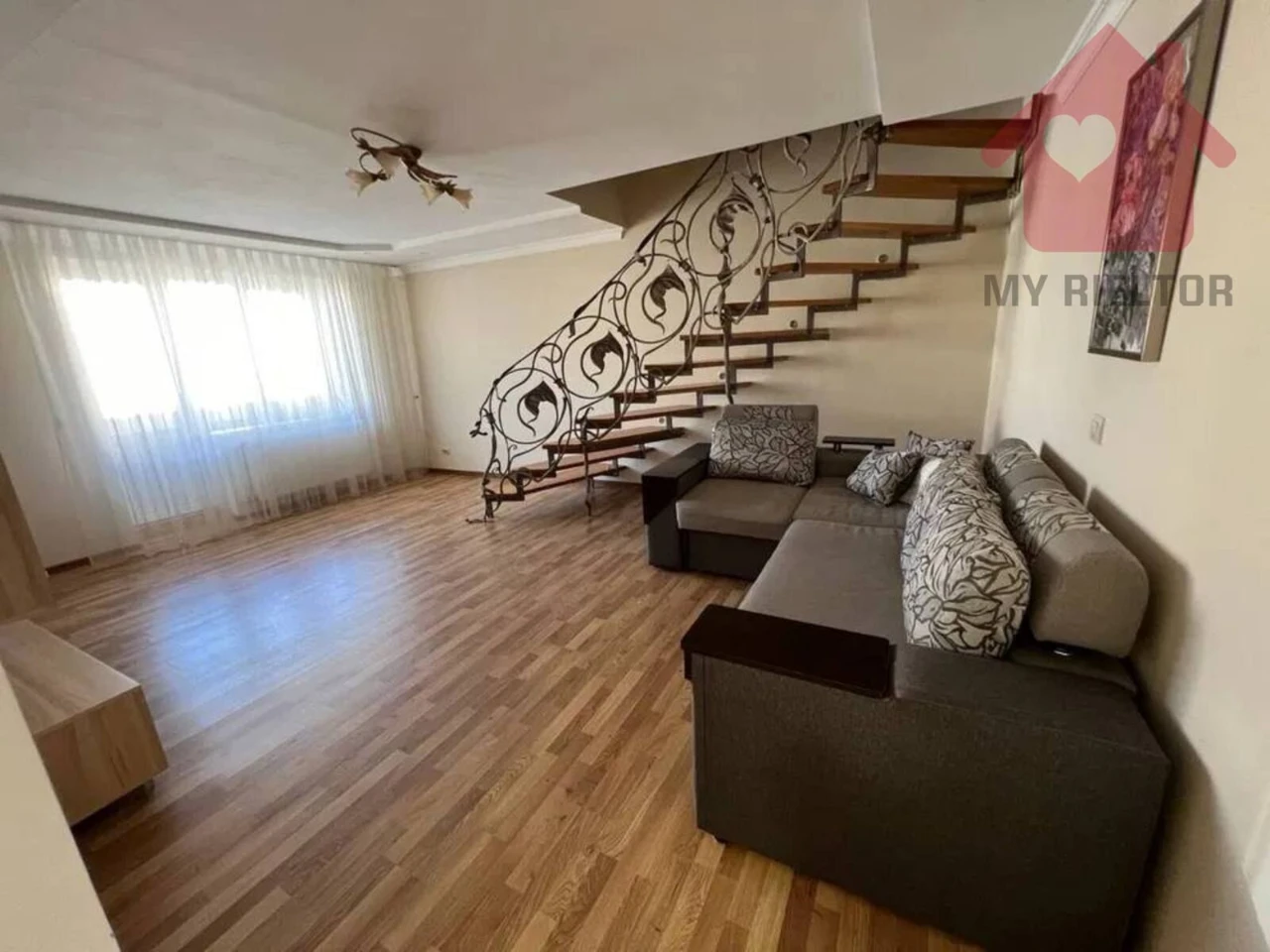 Sale of a two-level apartment on St. Lintura