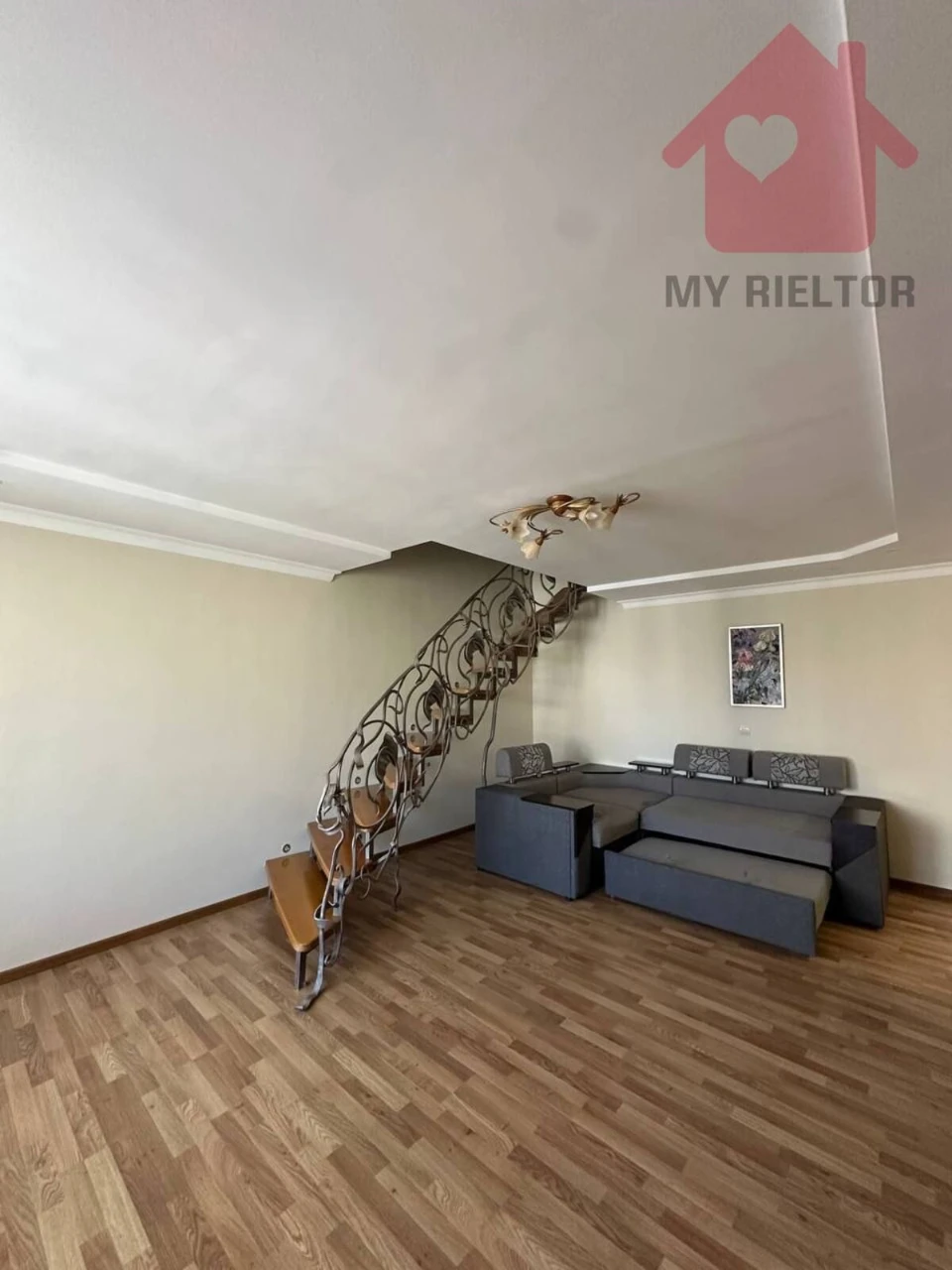 Sale of a two-level apartment on St. Lintura