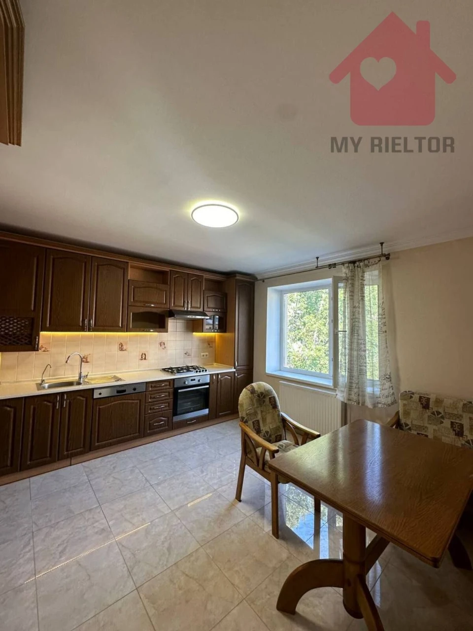 Sale of a two-level apartment on St. Lintura