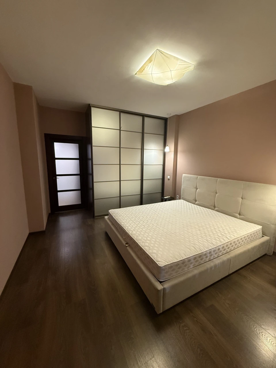 Сдается квартира на улице Гришка 9 в Киеве / W-7473303