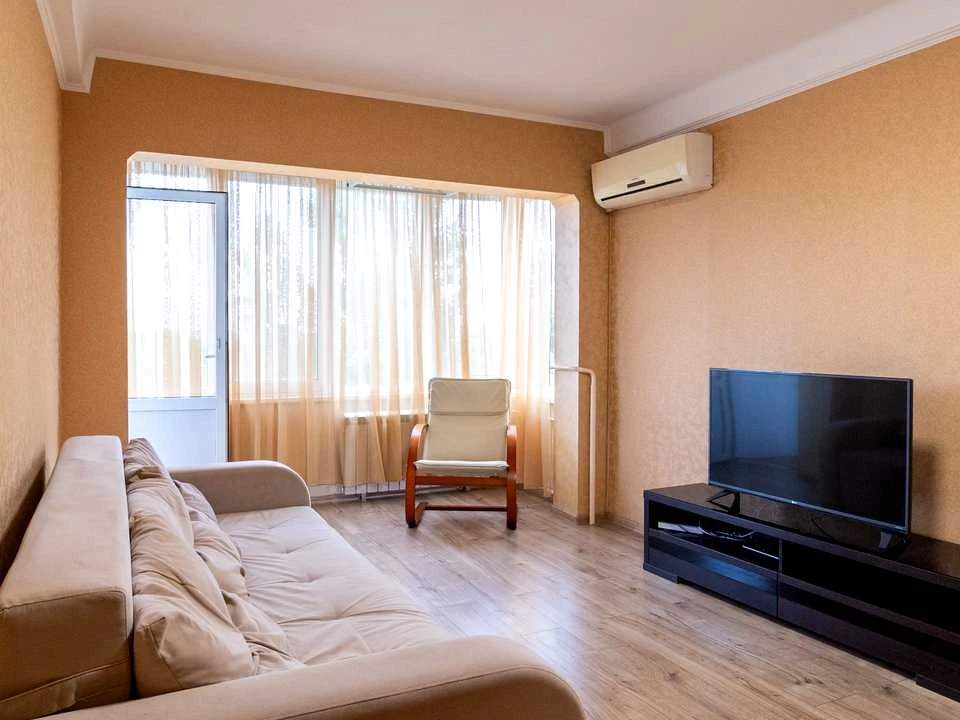 Two-room apartment. Rome Raushnogo St.