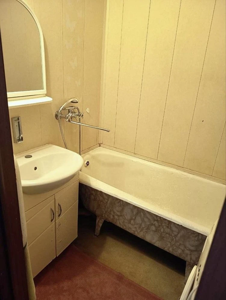 Продається  1-кім квартира вул  Героїв Дніпра, 61 ( Оболонь)