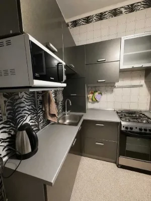 For sale 2-room apartment on the lower floor of Polya 14, with a garage