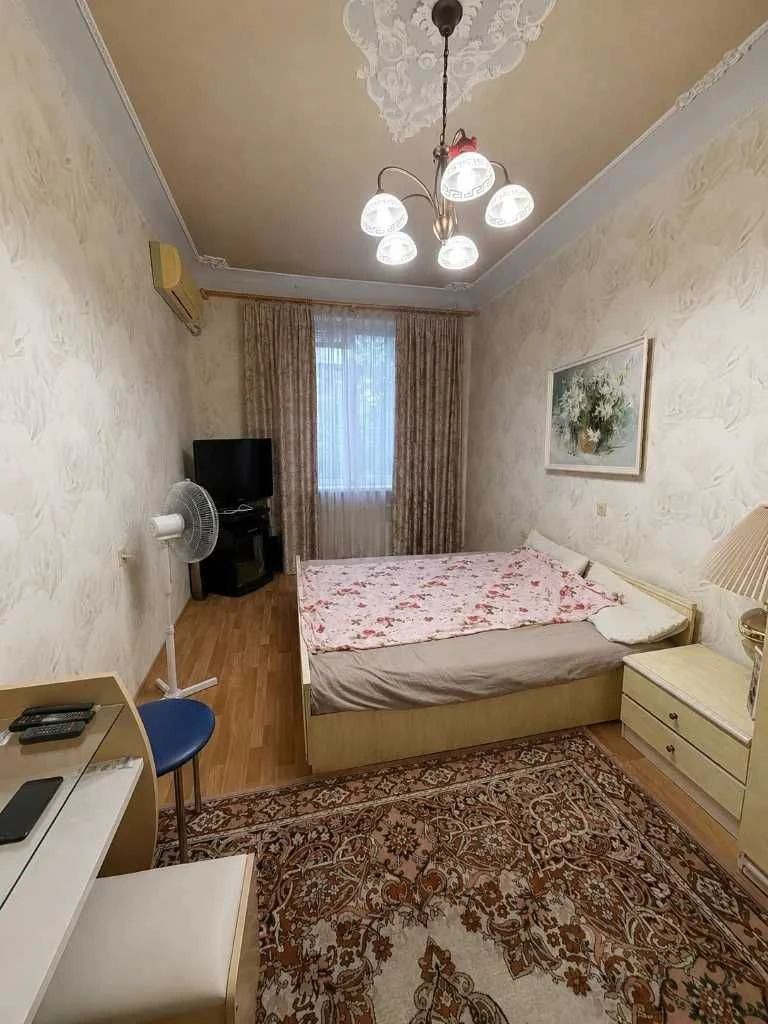 For sale 2-room apartment on the lower floor of Polya 14, with a garage