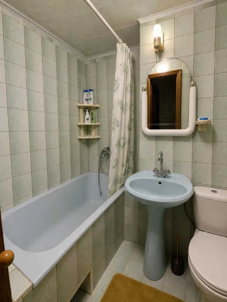 For sale 2-room apartment on the lower floor of Polya 14, with a garage