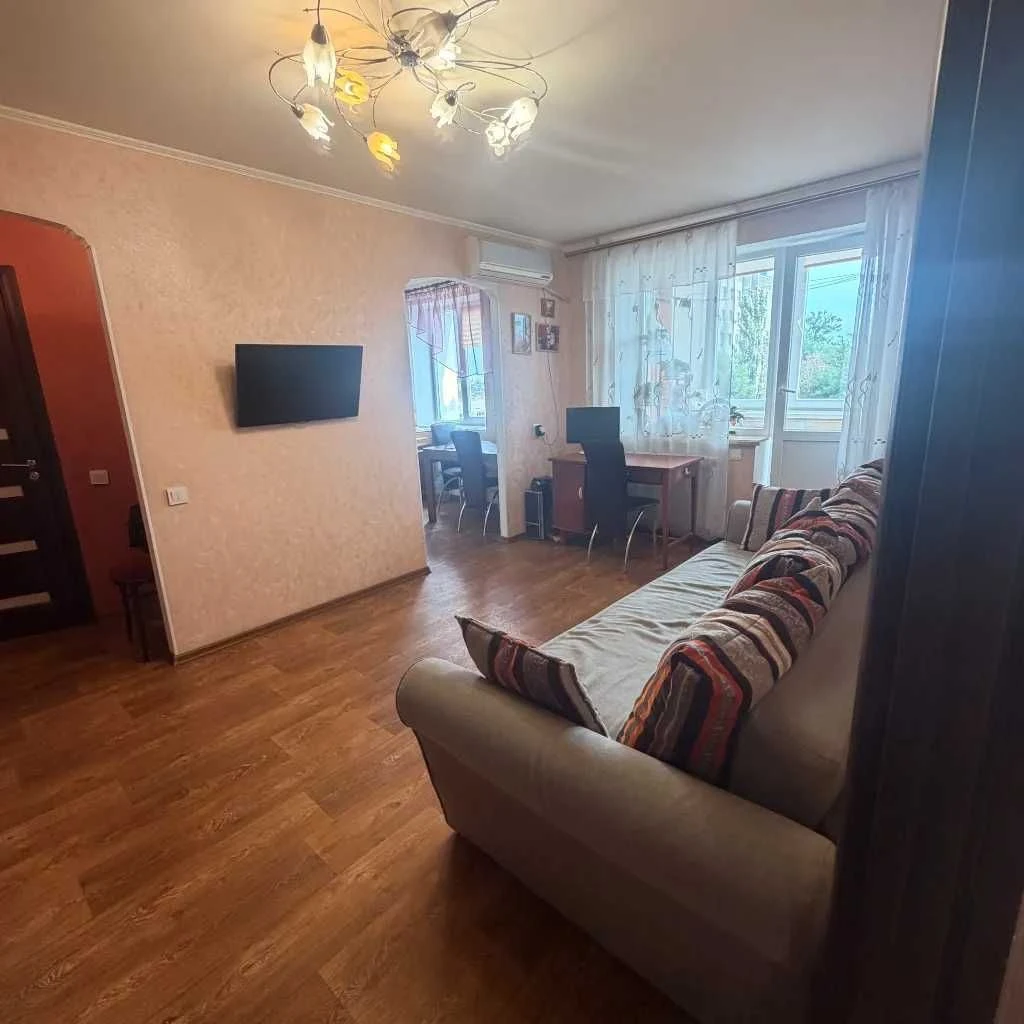 For Sale: 2-bedroom apartment on Bohdan Khmelnytsky Prospect! Slavutych!