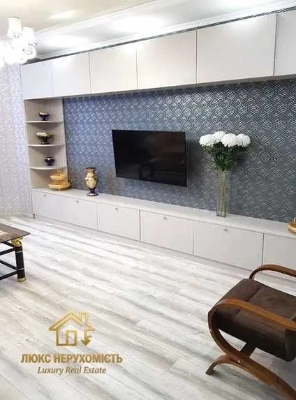 Продається п'ятикімнатна дворівнева квартира в ЖК Романівський