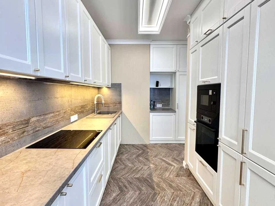 Apartment. Odessa, Fontanskaya Road St.