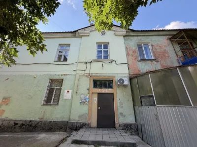Продається комунальна квартира,кімната+кухня!