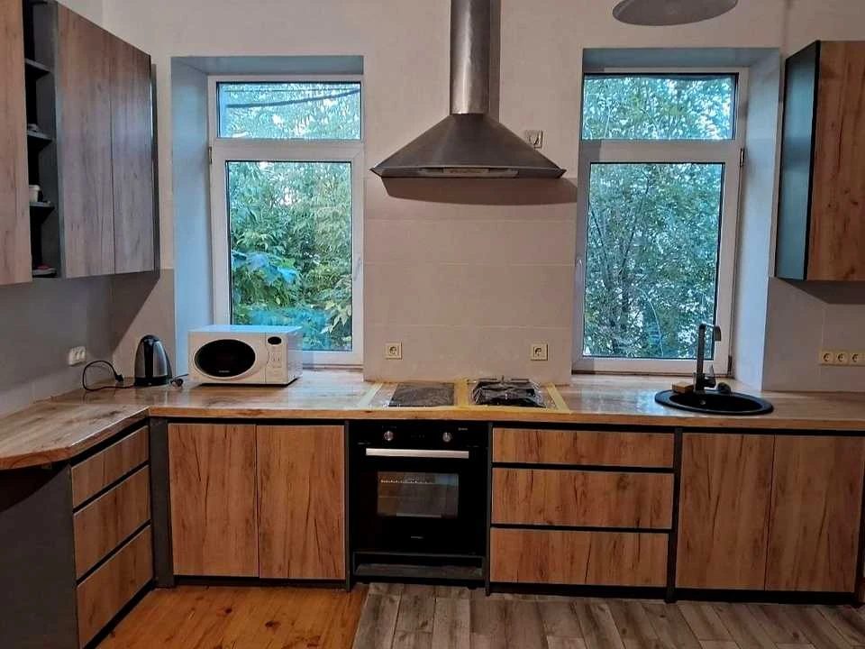 Apartment. Дніpro, Vikonkomivska St.