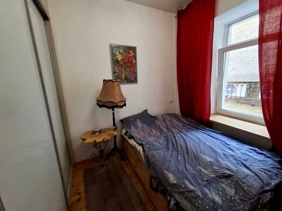 Apartment. Дніpro, Vikonkomivska St.