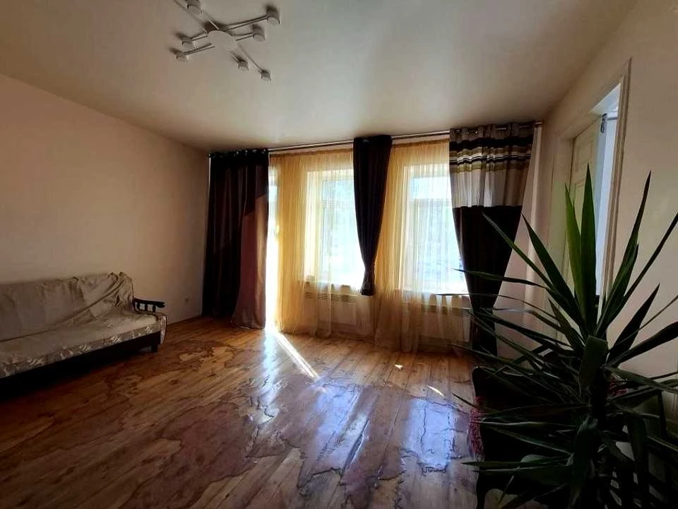 Apartment. Дніpro, Vikonkomivska St.