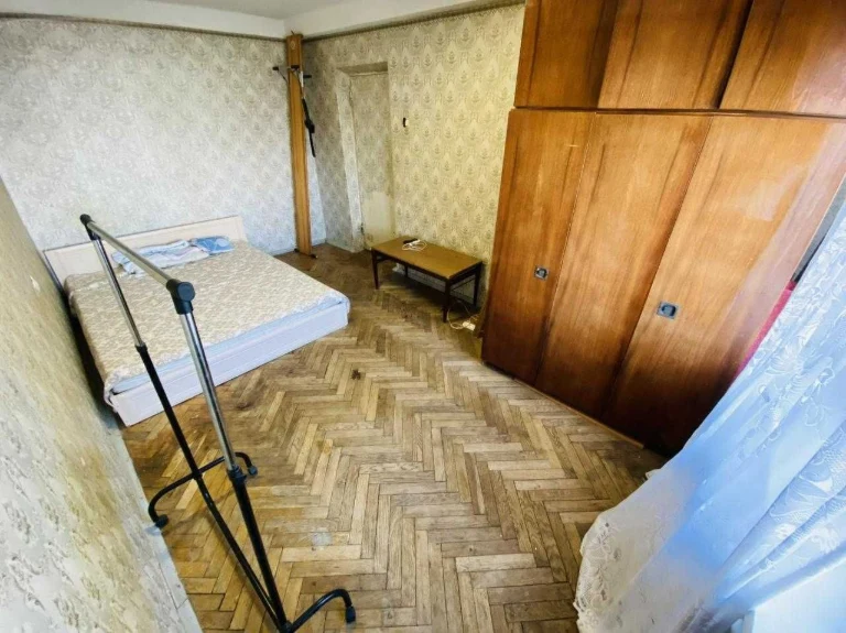 Продам 2 к. смежную квартиру, улица Санаторная, 9, метро Выр