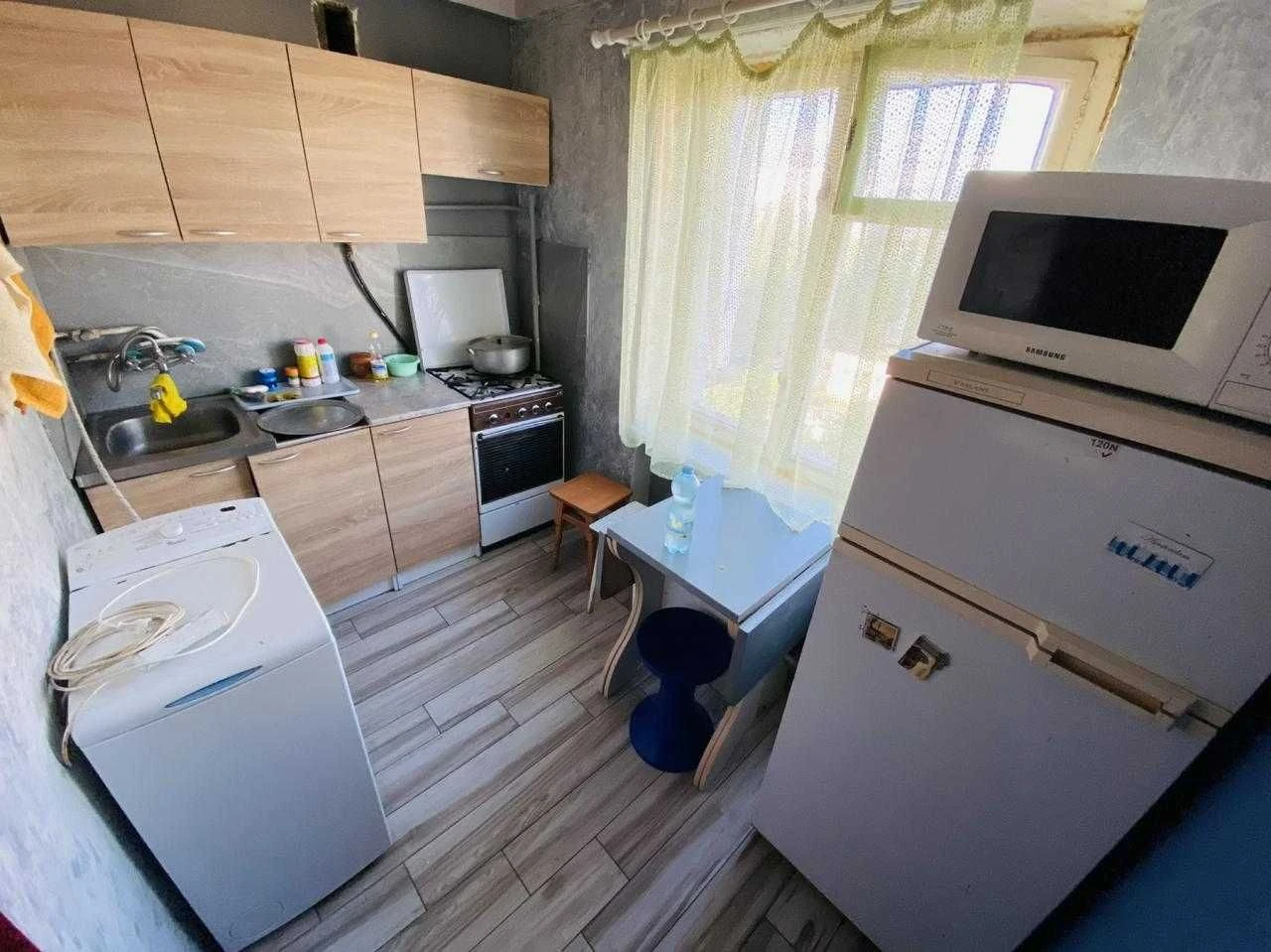 Продам 2 к. смежную квартиру, улица Санаторная, 9, метро Выр