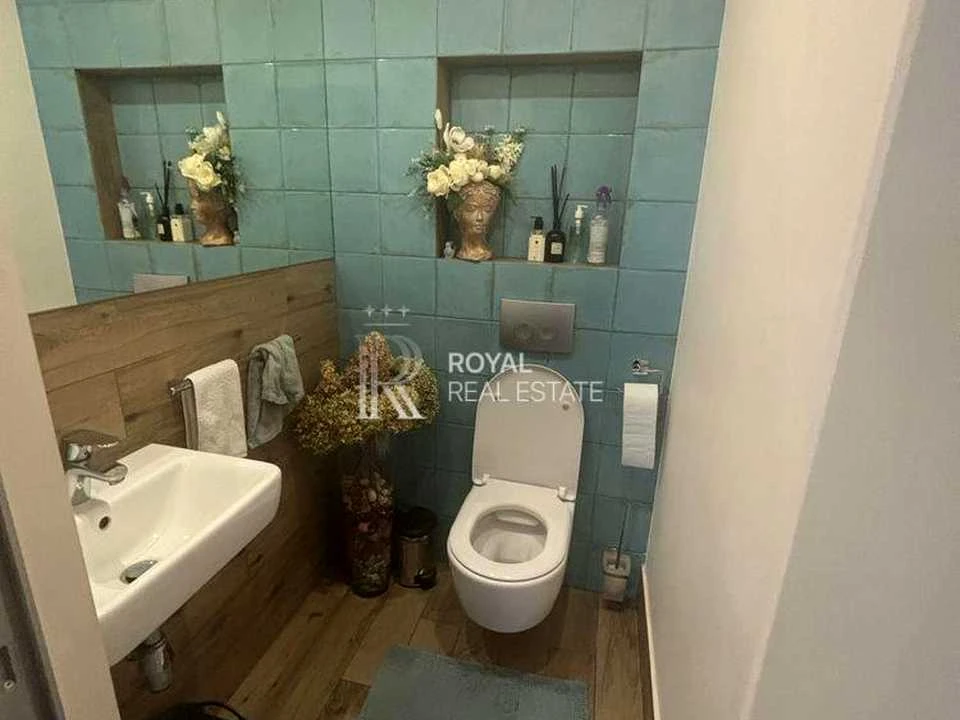 Будинок. Київ, Лютнева вул.