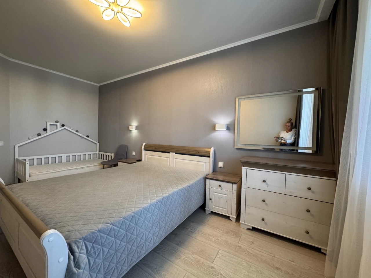 Продам 2-к квартиру 75 м² ЖК Вернисаж с ремонтом, генераторо