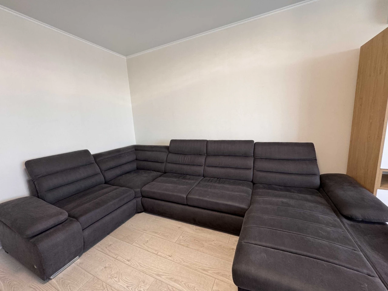 Продам 2-к квартиру 75 м² ЖК Вернисаж с ремонтом, генераторо