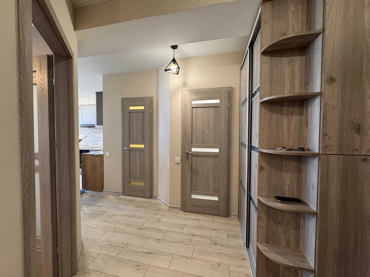 Продам 2-к квартиру 75 м² ЖК Вернисаж с ремонтом, генераторо