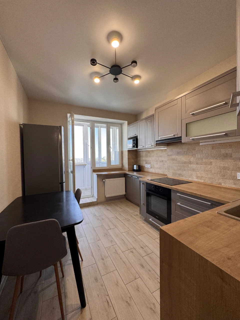 Продам 2-к квартиру 75 м² ЖК Вернисаж с ремонтом, генераторо