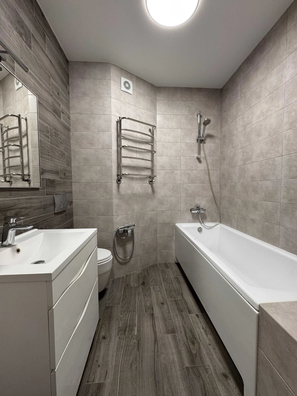 Продам 2-к квартиру 75 м² ЖК Вернисаж с ремонтом, генераторо